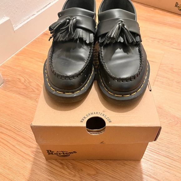 Dr. Martens Black Adrian smooth . Size 7 but fits more like 8 - Picture 2 of 4